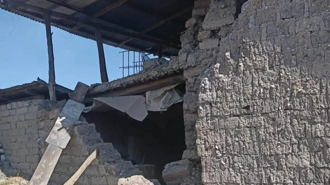 Mapa y escena de sismo en la región Ayacucho, Perú, tras terremoto de magnitud 7,2 y réplicas