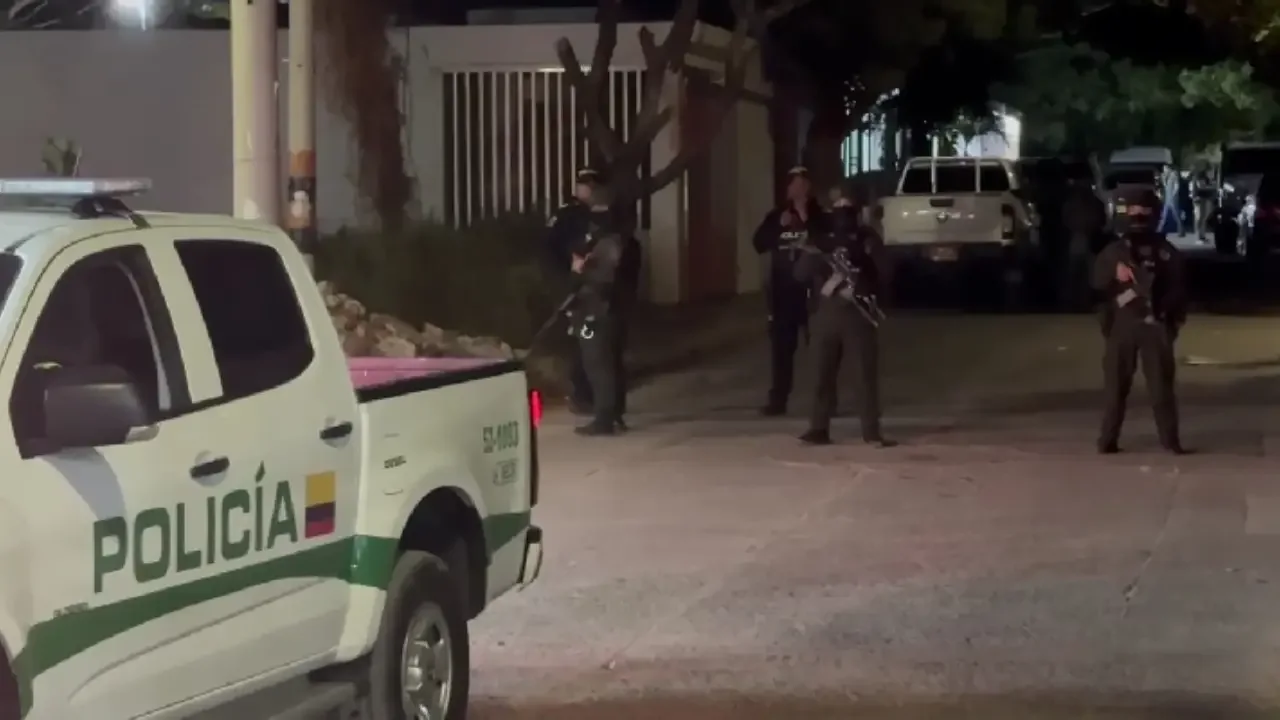 Uniformados en operativo en Riohacha, La Guajira, por presunta baja de alias ‘Bendito Menor’ y ‘La Bebesita’