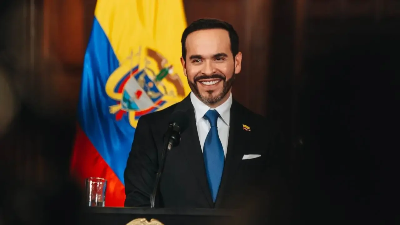 Abelardo De La Espriella durante una alocución televisada en la que ofreció disculpas públicas por orden de un juez de Bogotá.