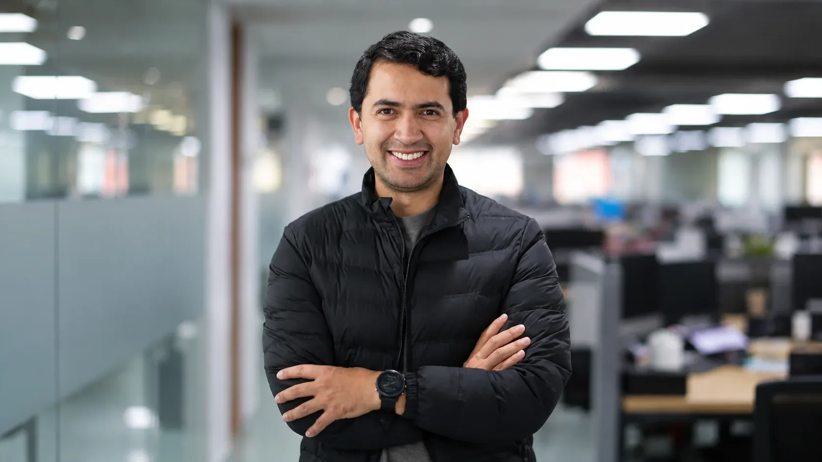 El representante a la Cámara Daniel Briceño durante una intervención oficial en Bogotá.