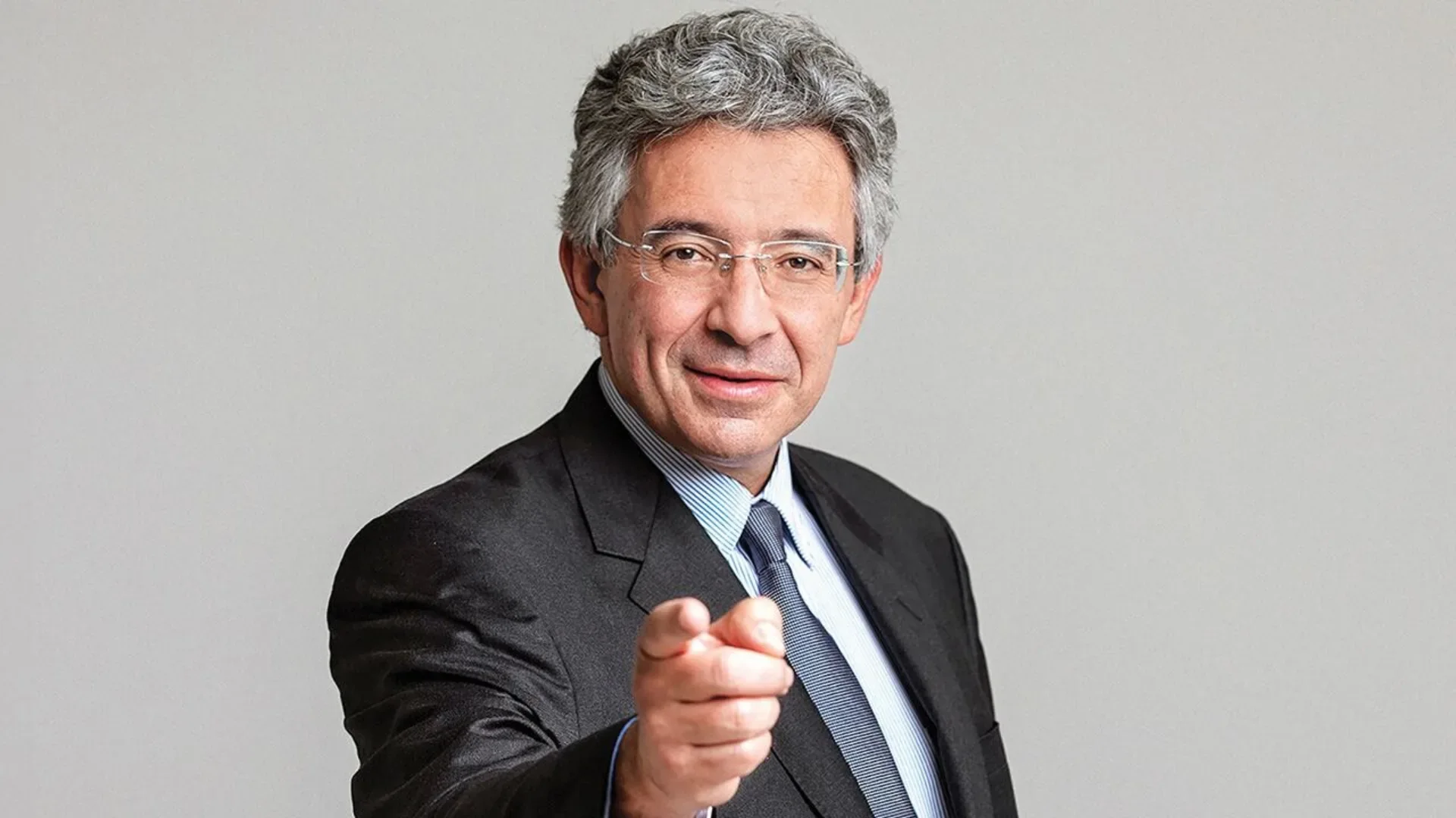 El senador Enrique Gómez Martínez durante una intervención pública en Colombia.