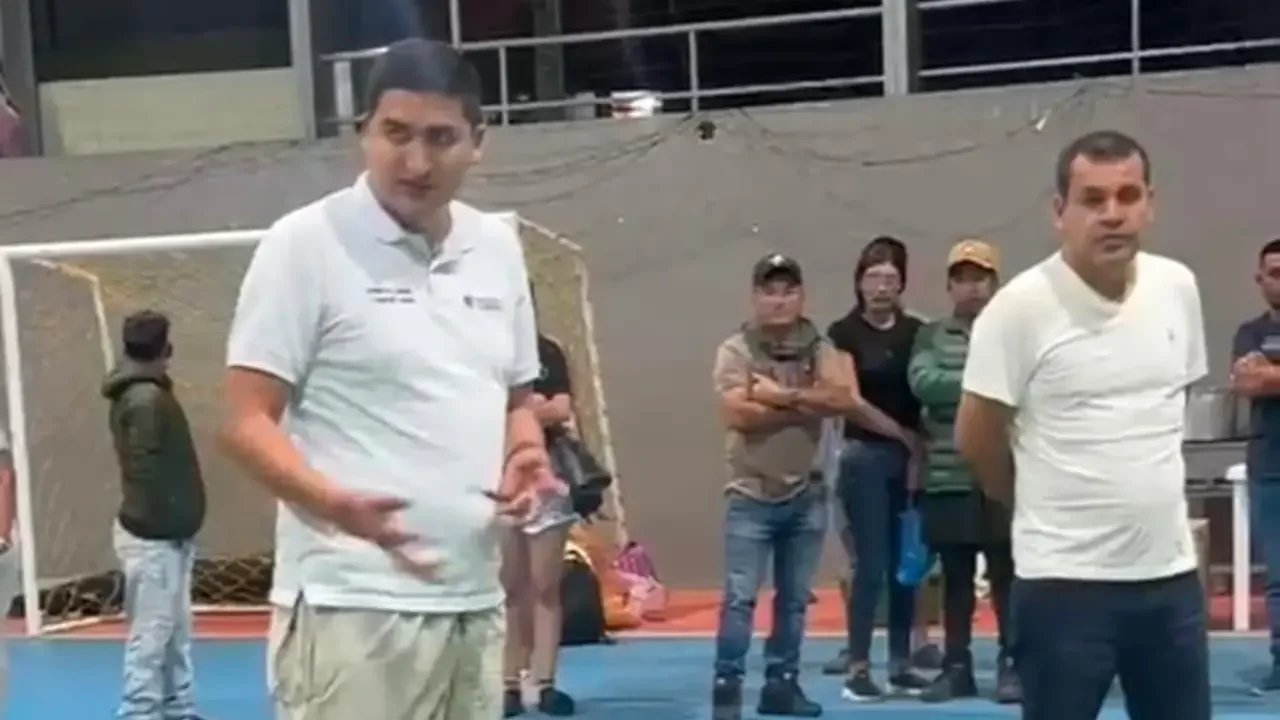 Caravana humanitaria de la Gobernación de Nariño en zona rural del municipio de Linares tras operativo de evacuación.