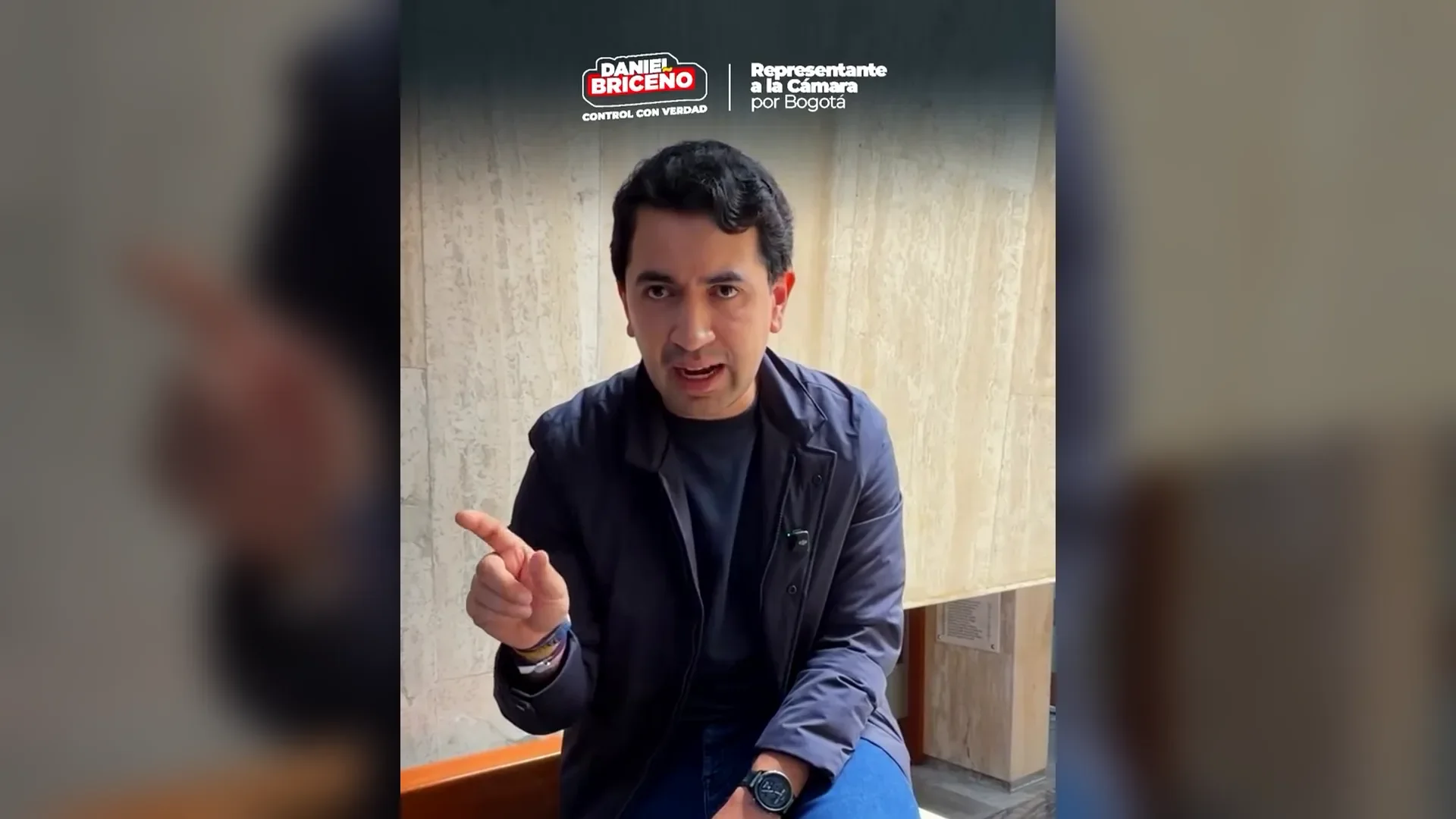 El representante a la Cámara Daniel Briceño durante una intervención política en Bogotá.
