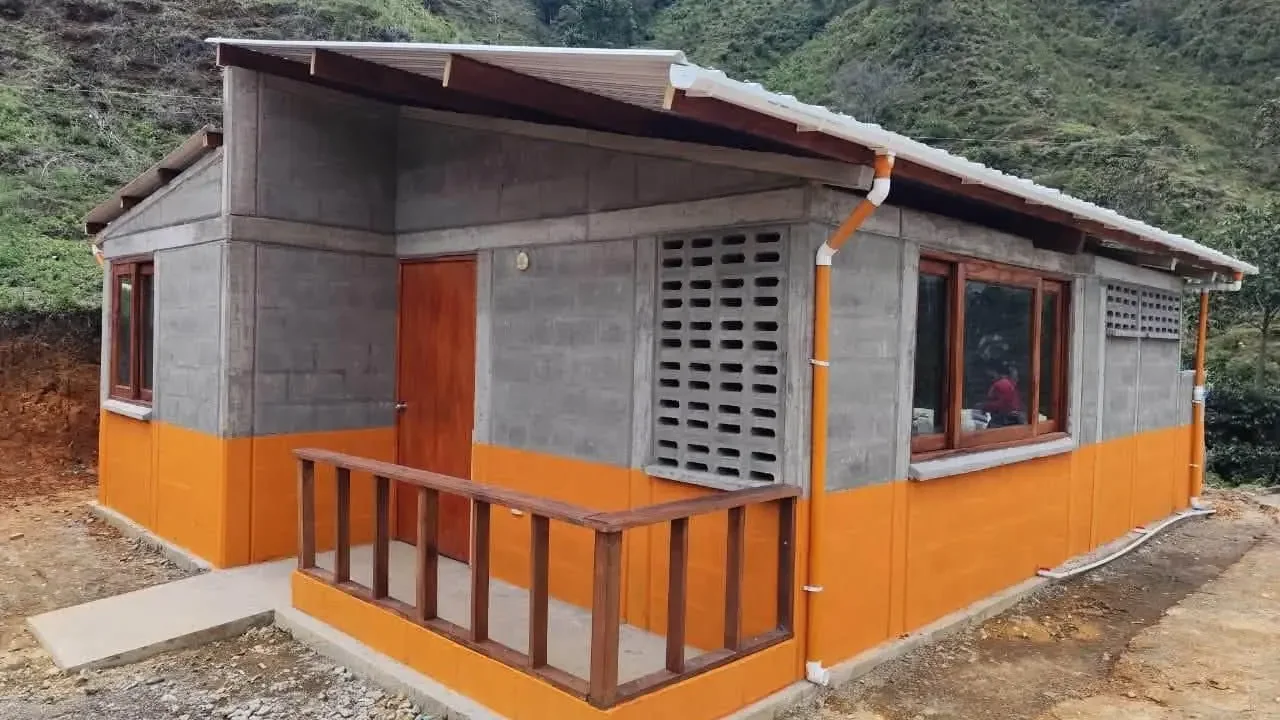 Reunión de la junta directiva del Fondo Milagro encargada de la reconstrucción tras el terremoto en la región cafetera.