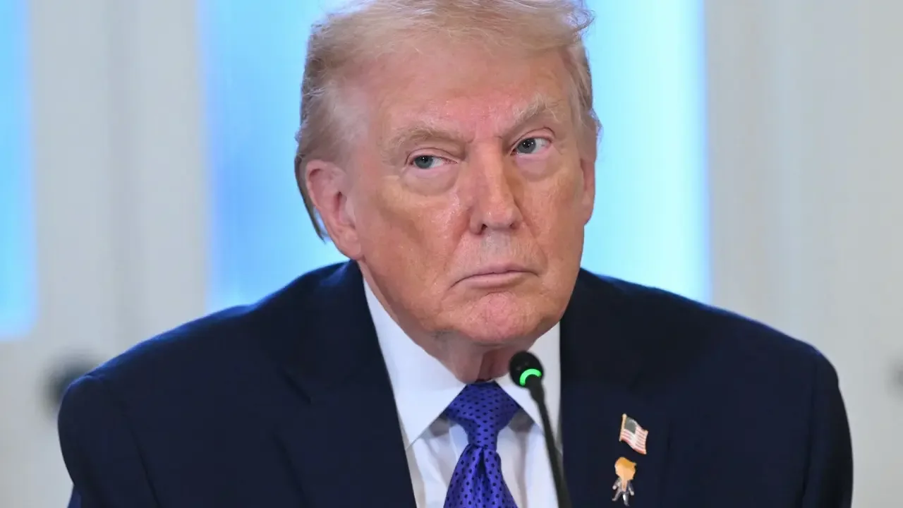El presidente de Estados Unidos, Donald Trump, hablando ante la prensa en las afueras de la Casa Blanca.