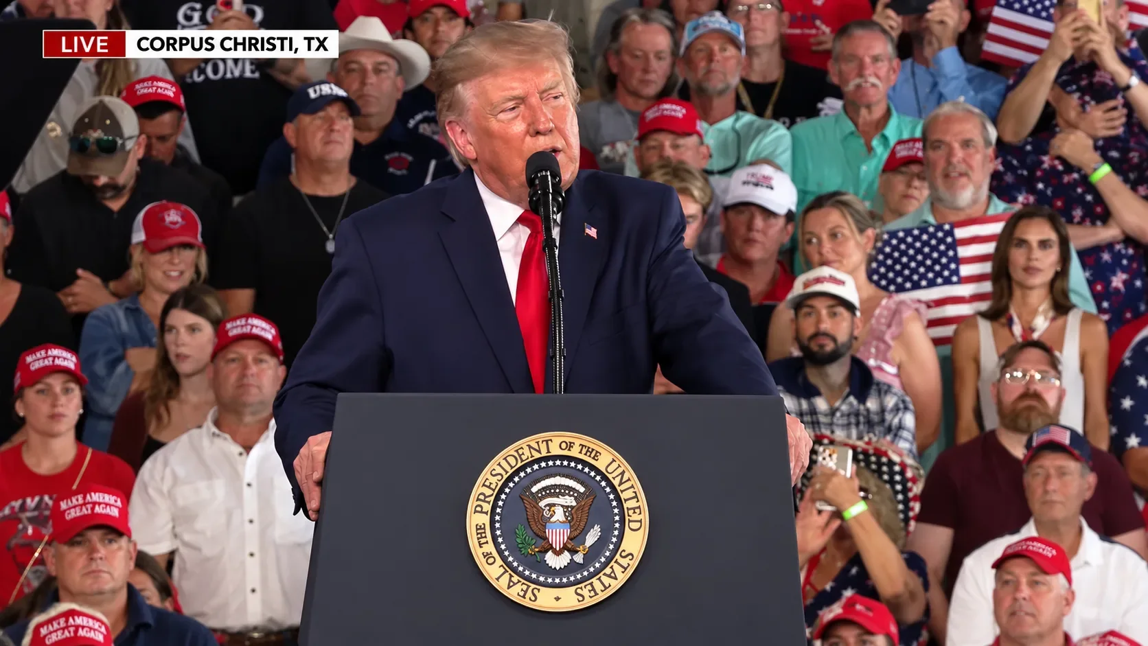 Donald Trump durante un mitin político en Corpus Christi, Texas.