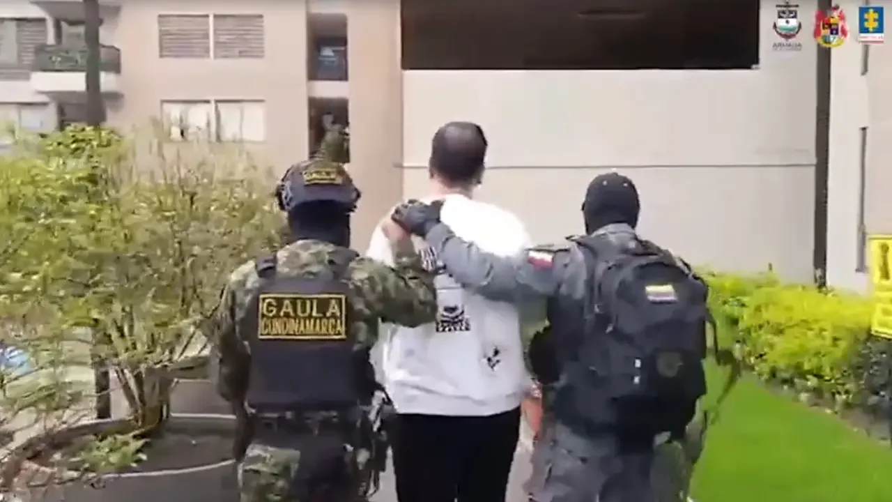 Operativo policial en Colombia donde fueron capturados ocho ciudadanos solicitados en extradición por narcotráfico.