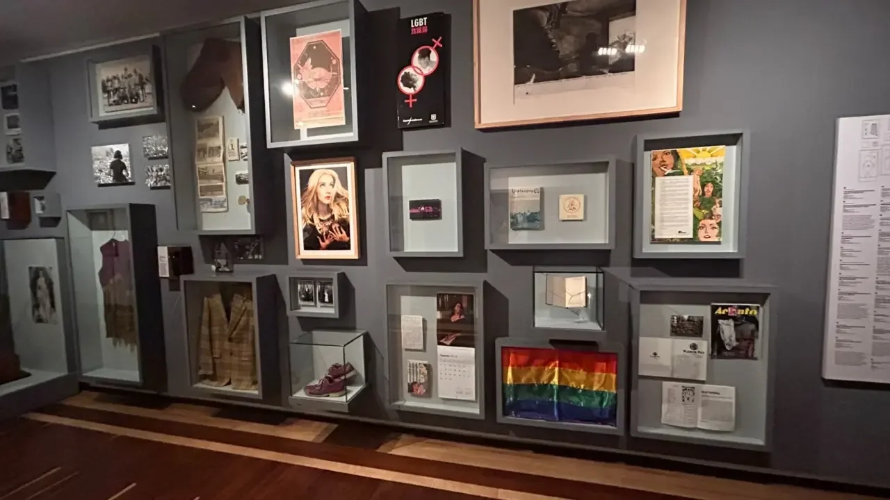 Salas de exposición histórica y política en el Museo Nacional de Colombia en Bogotá