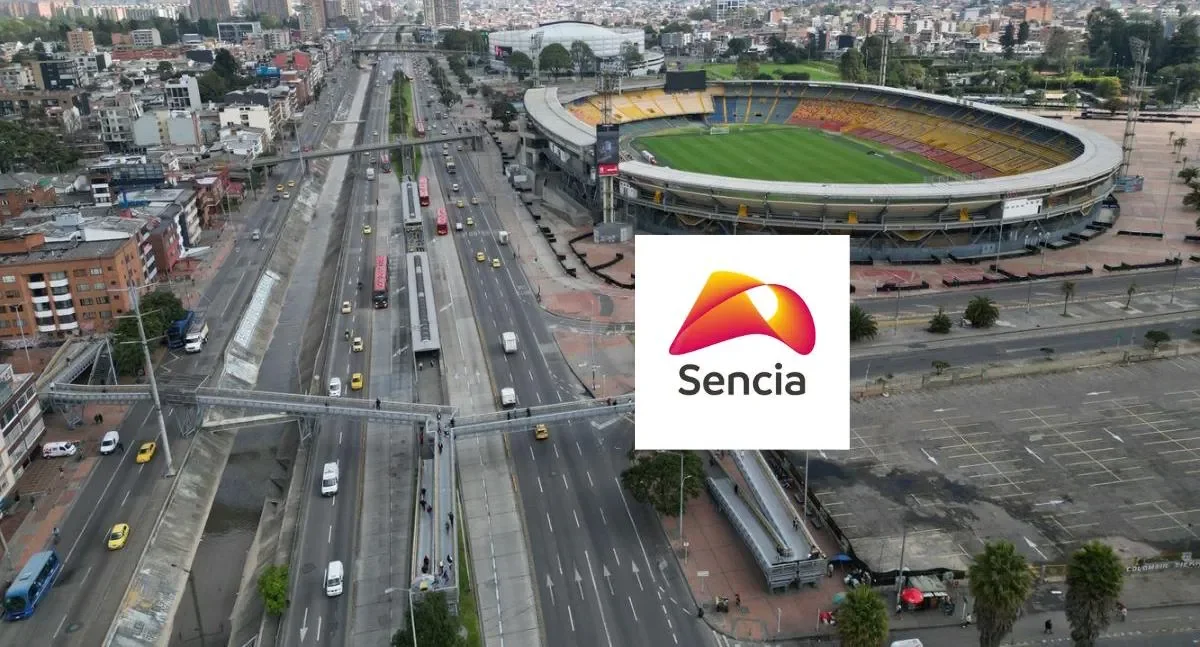 Vista general del estadio El Campín de Bogotá y logotipo oficial de la empresa Sencia encargada de su renovación.