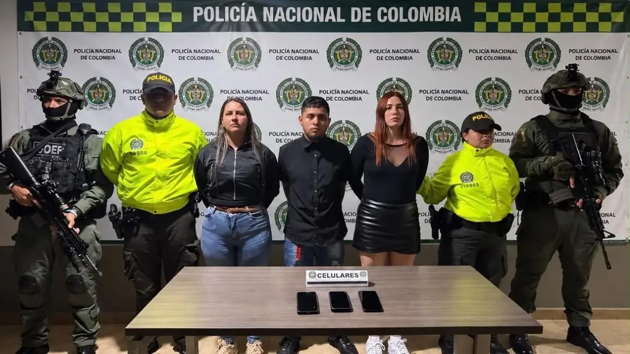 Agentes de la Policía Nacional y la DIJIN durante un operativo judicial en Antioquia.