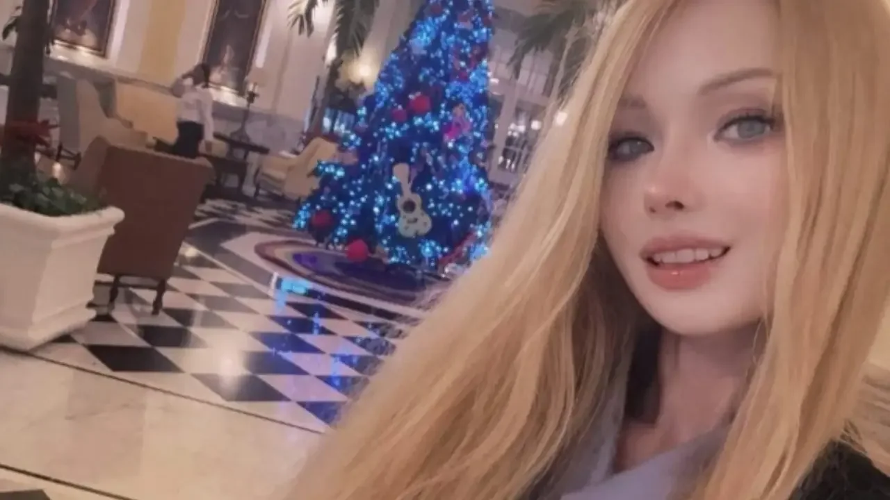 Retrato de Valeria Lukyanova, modelo ucraniana conocida a nivel internacional como la Barbie humana.