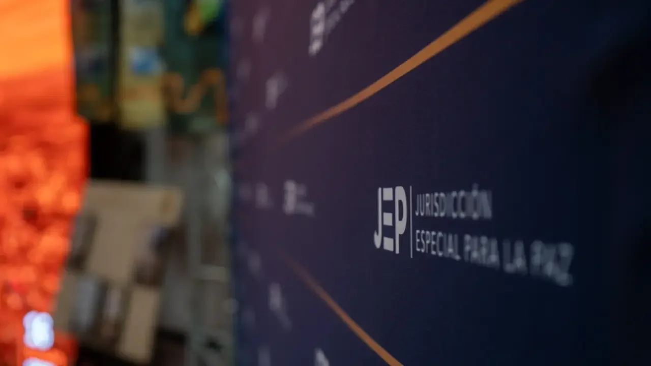 Fachada e instalaciones de la Jurisdicción Especial para la Paz (JEP) en Bogotá, Colombia.