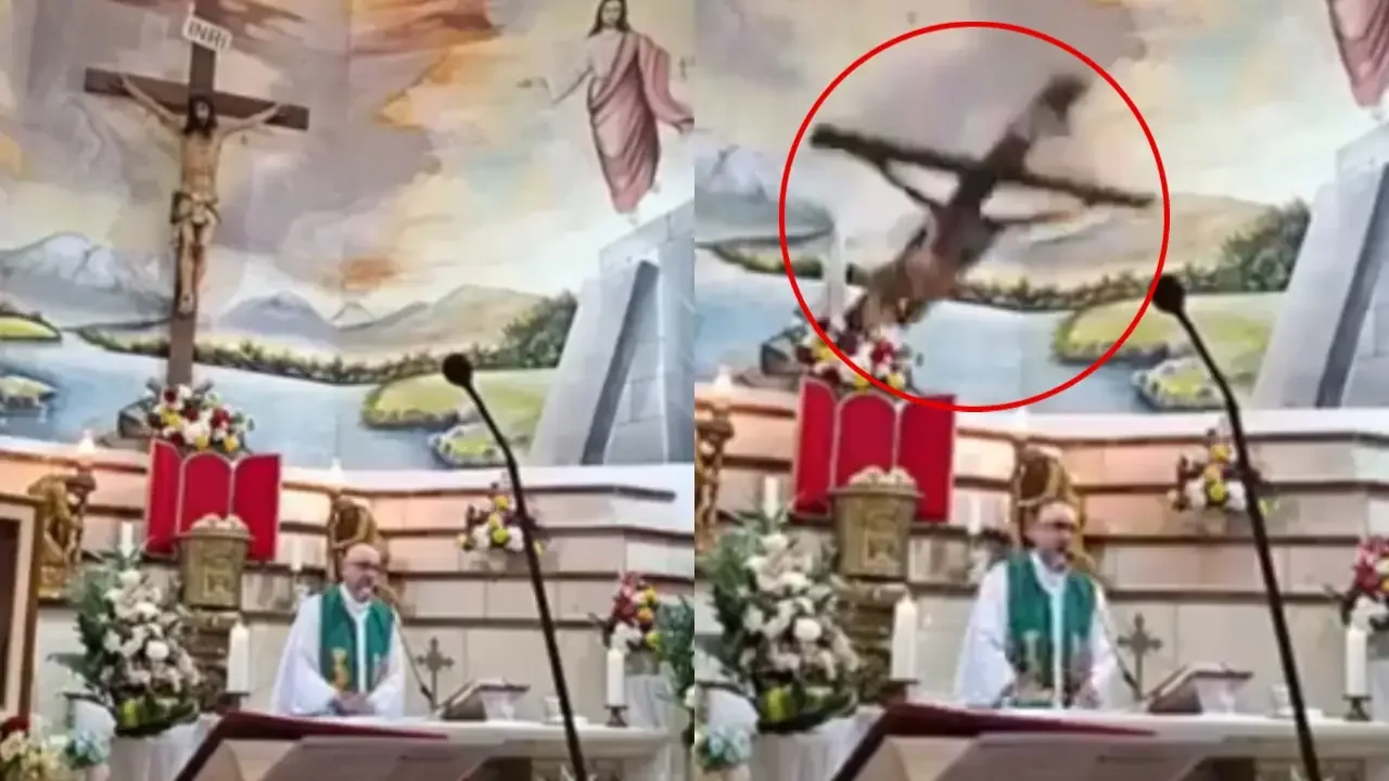 Altar de una iglesia católica con un gran crucifijo en la parte central.