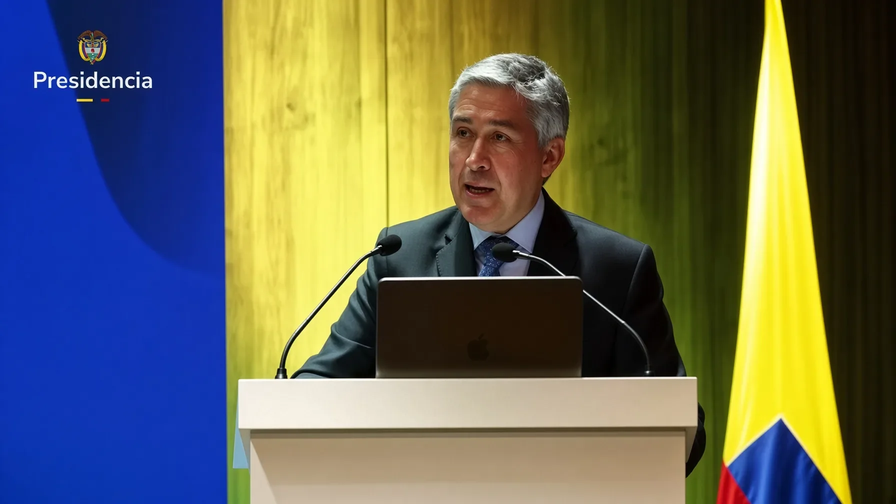 Hernando Herrera Mercado, director de la Corporación Excelencia en la Justicia, interviniendo en la cumbre.