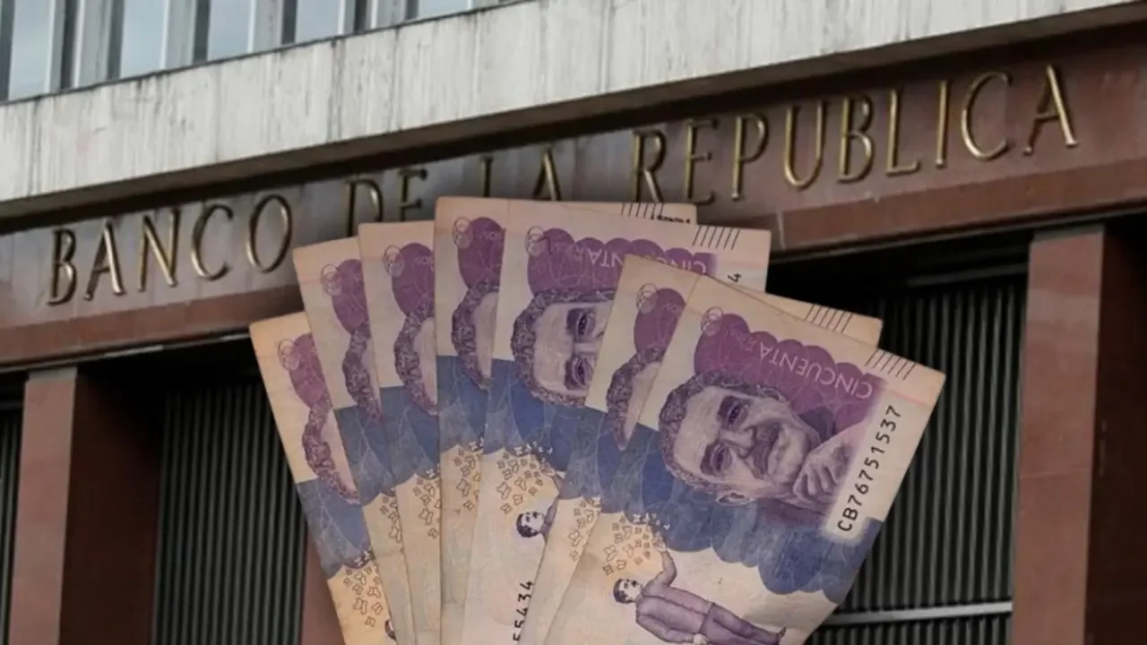 Edificio principal del Banco de la República en Bogotá durante una jornada económica.