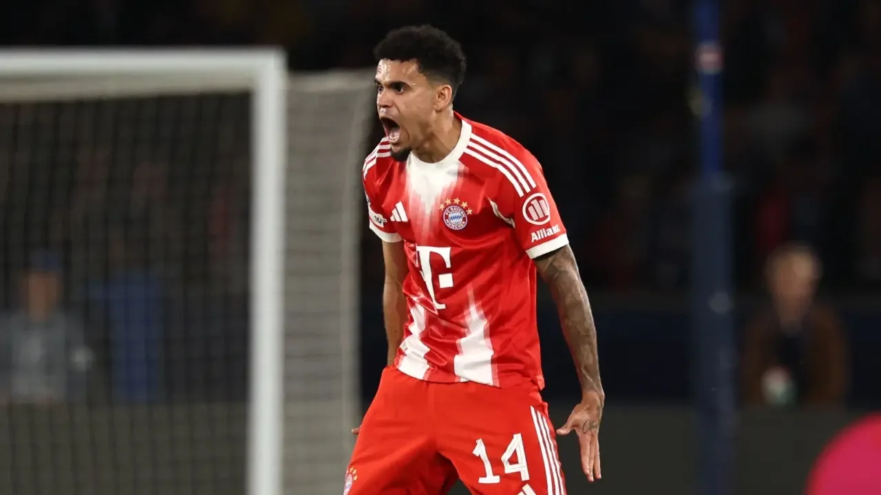 El futbolista colombiano Luis Díaz durante un partido con el Bayern Múnich en el estadio Allianz Arena.