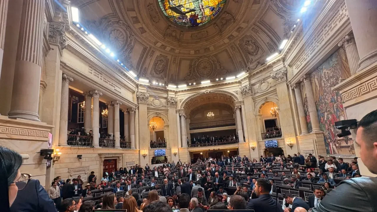Plenaria del Congreso de la República durante la votación de la reforma pensional en Colombia.